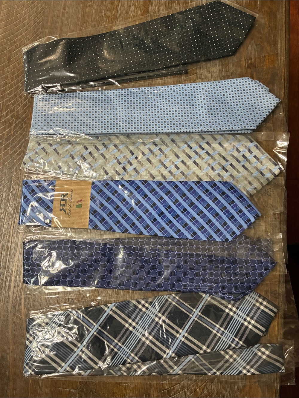 Men’s neck ties. Lot of 29
